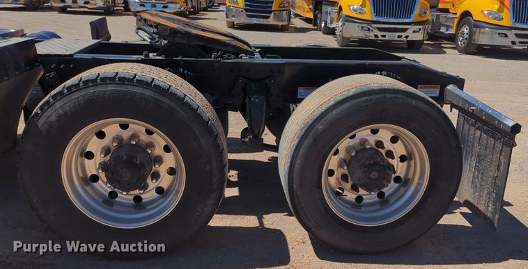 image for item NG9414 2021 Freightliner Cascadia 126 semi truck