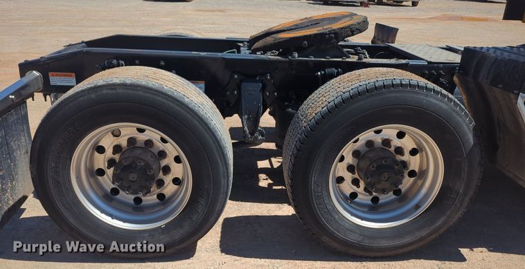 image for item NG9414 2021 Freightliner Cascadia 126 semi truck