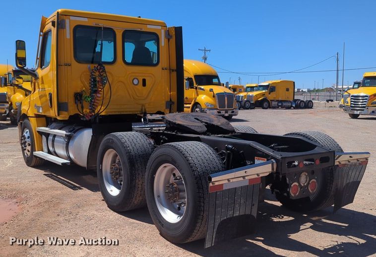 image for item NG9415 2021 Freightliner Cascadia 126 semi truck