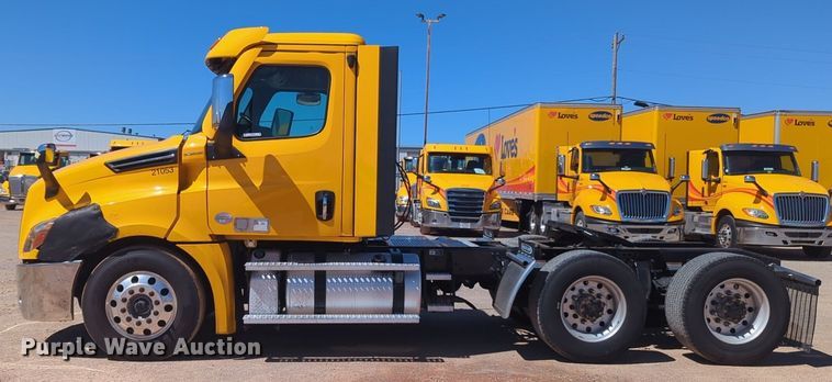 image for item NG9415 2021 Freightliner Cascadia 126 semi truck