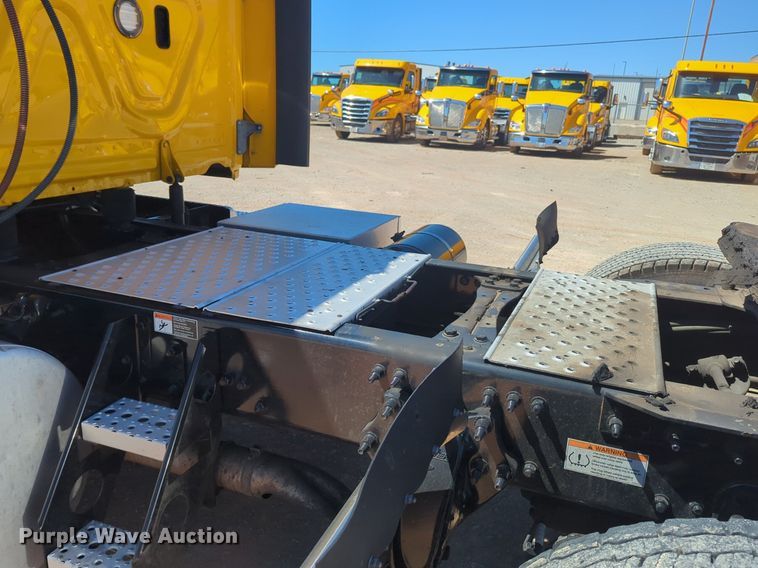 image for item NG9415 2021 Freightliner Cascadia 126 semi truck