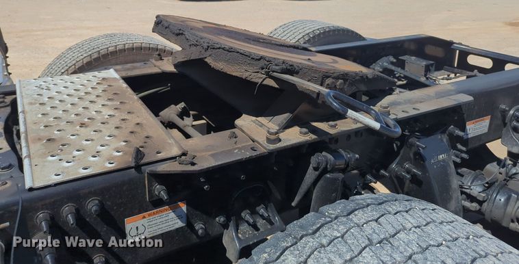 image for item NG9415 2021 Freightliner Cascadia 126 semi truck