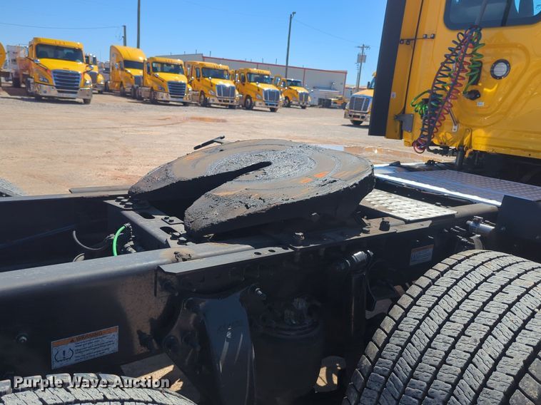 image for item NG9415 2021 Freightliner Cascadia 126 semi truck