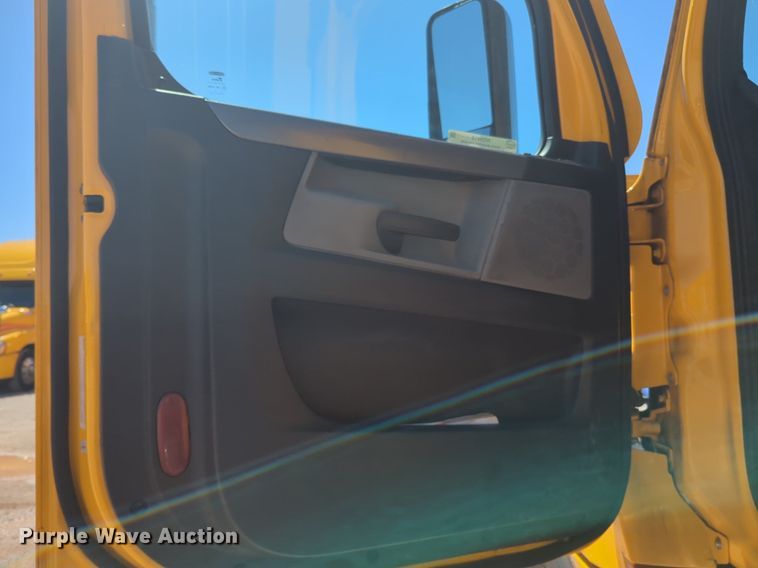 image for item NG9415 2021 Freightliner Cascadia 126 semi truck