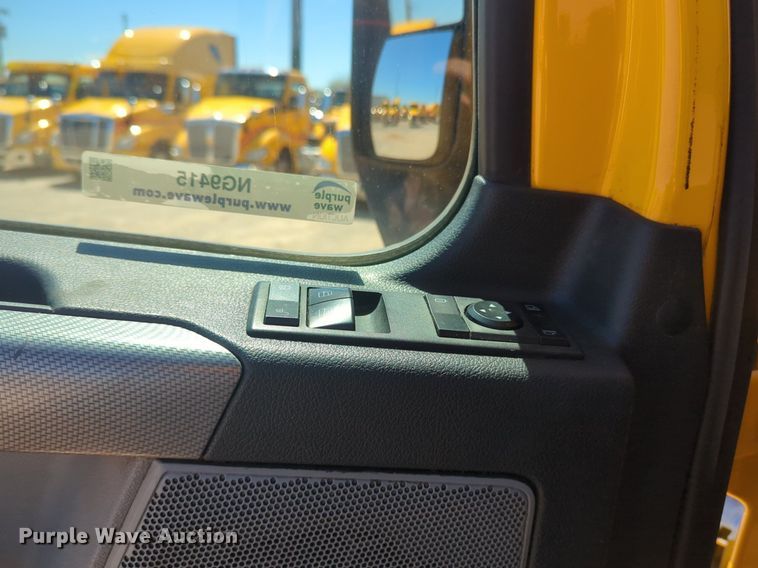 image for item NG9415 2021 Freightliner Cascadia 126 semi truck