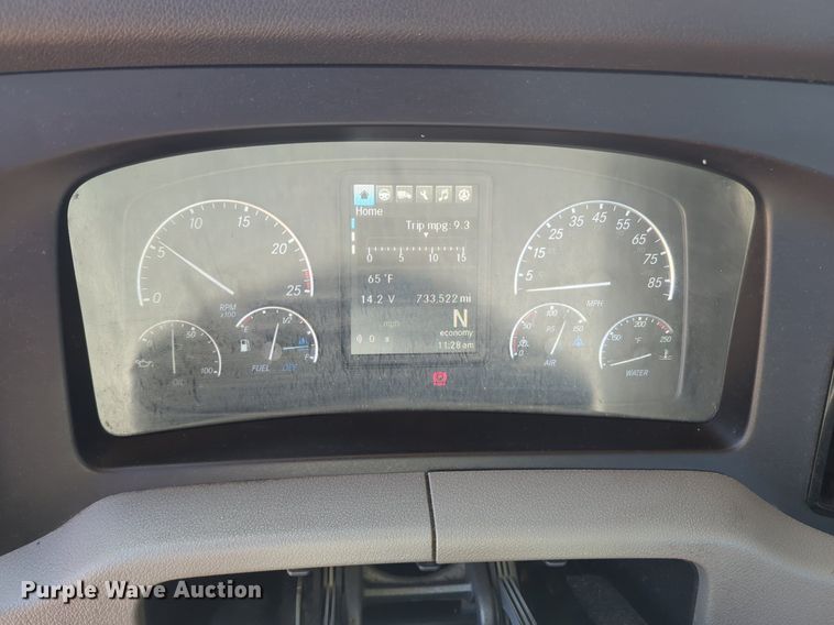 image for item NG9415 2021 Freightliner Cascadia 126 semi truck