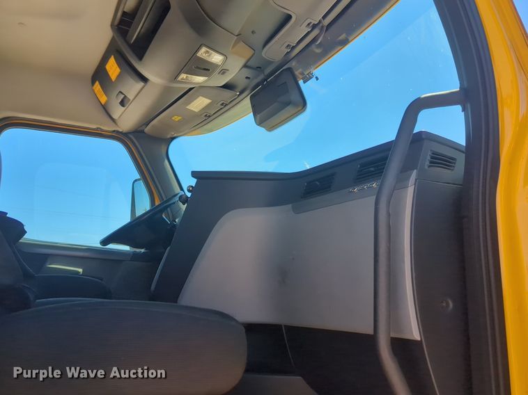 image for item NG9415 2021 Freightliner Cascadia 126 semi truck