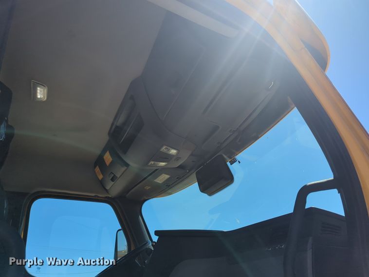 image for item NG9415 2021 Freightliner Cascadia 126 semi truck