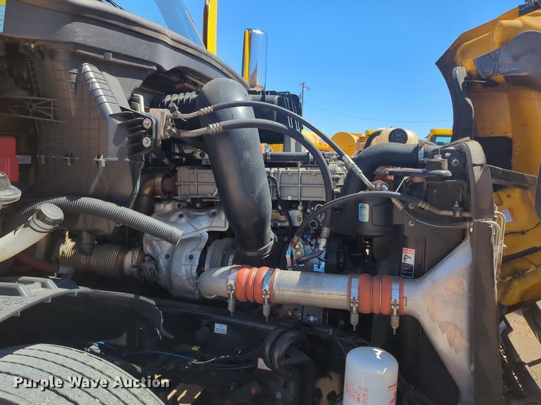 image for item NG9415 2021 Freightliner Cascadia 126 semi truck