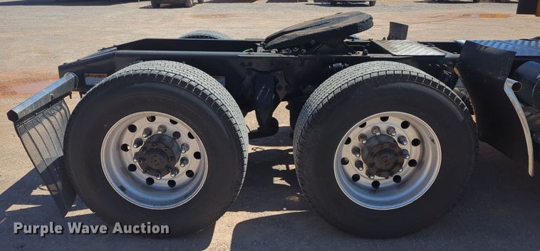 image for item NG9415 2021 Freightliner Cascadia 126 semi truck