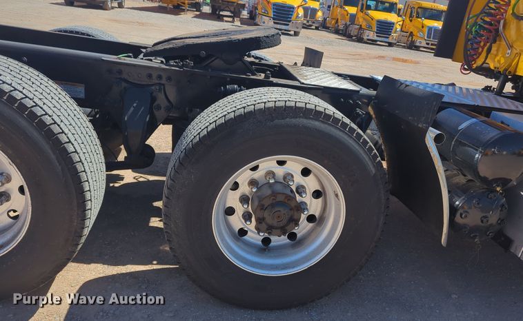 image for item NG9415 2021 Freightliner Cascadia 126 semi truck