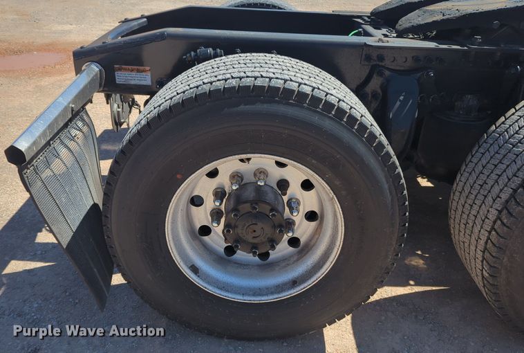 image for item NG9415 2021 Freightliner Cascadia 126 semi truck