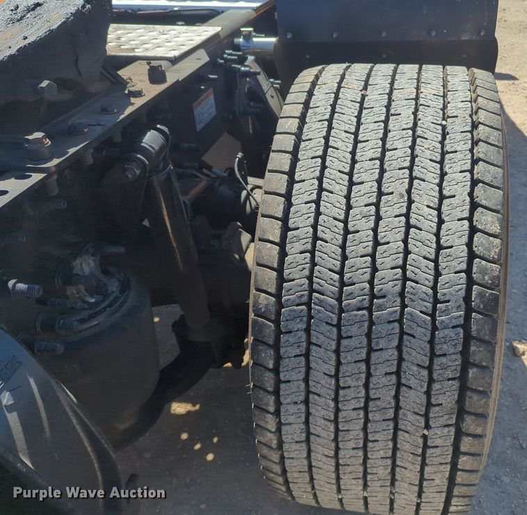 image for item NG9415 2021 Freightliner Cascadia 126 semi truck