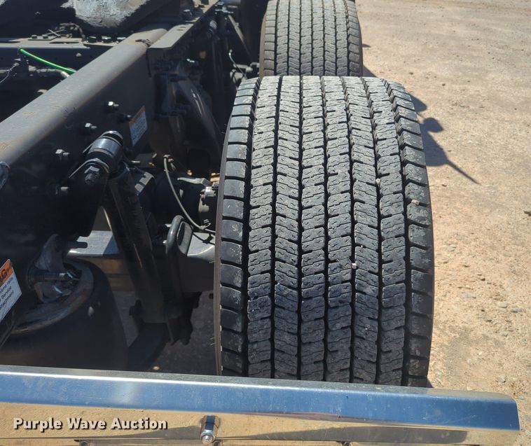 image for item NG9415 2021 Freightliner Cascadia 126 semi truck