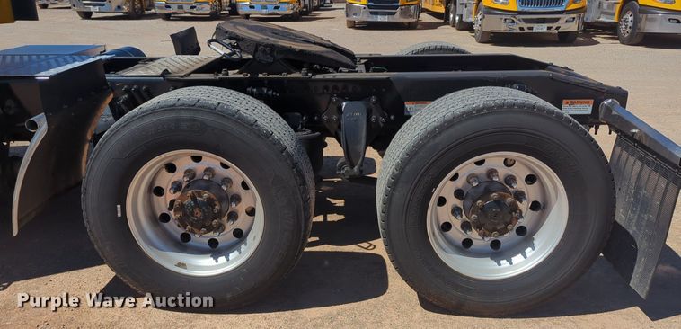 image for item NG9415 2021 Freightliner Cascadia 126 semi truck