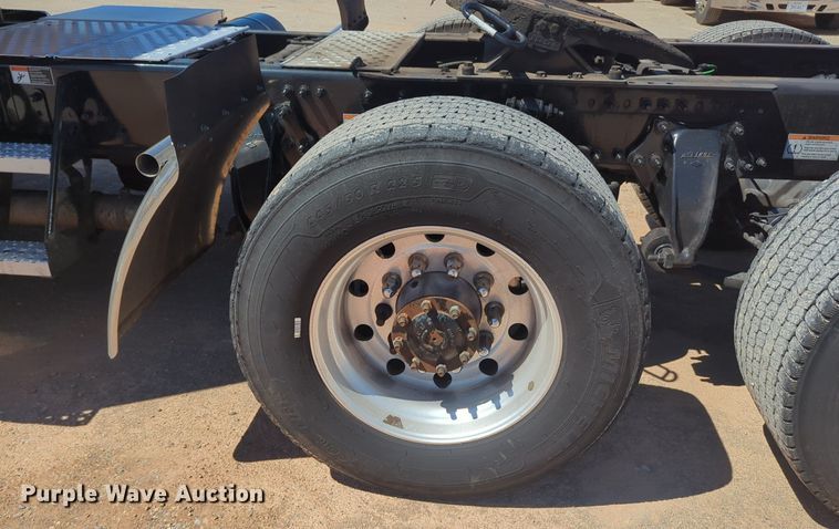 image for item NG9415 2021 Freightliner Cascadia 126 semi truck