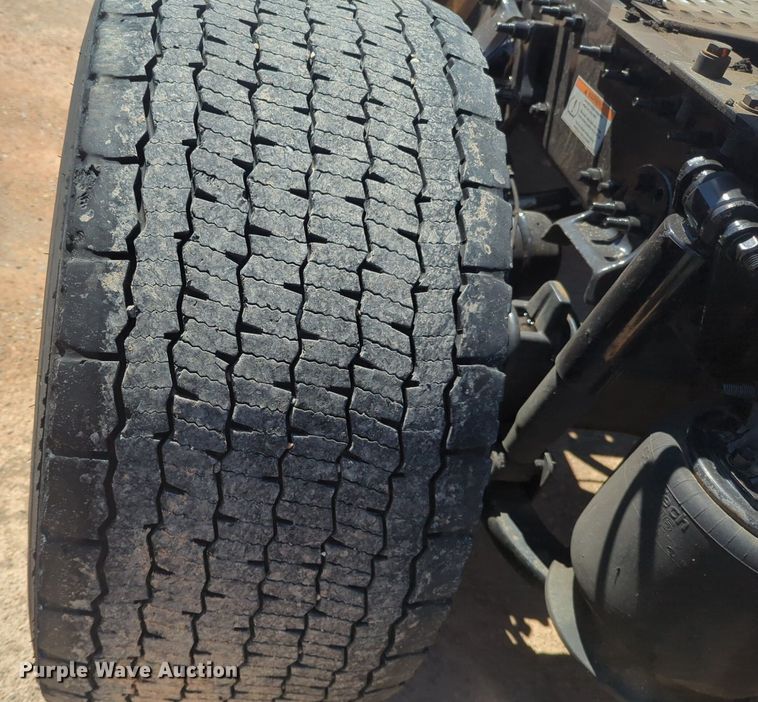 image for item NG9415 2021 Freightliner Cascadia 126 semi truck