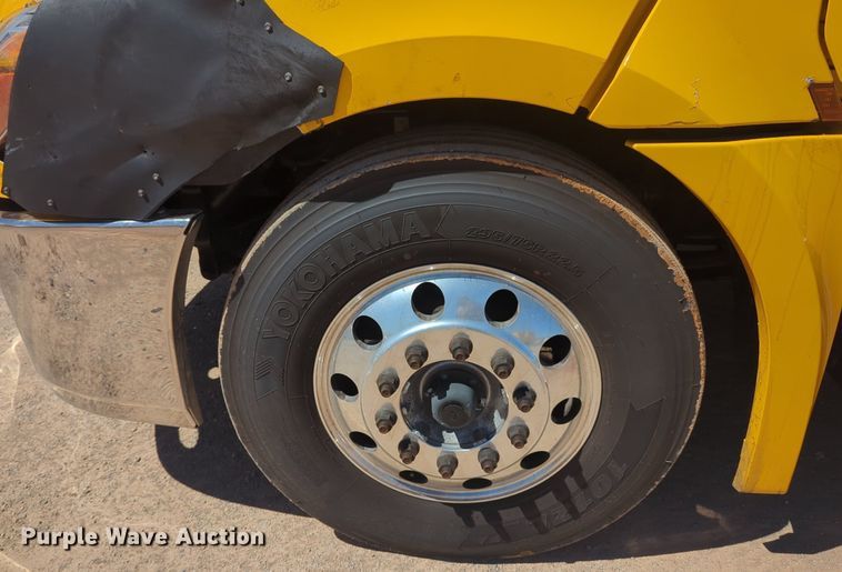 image for item NG9415 2021 Freightliner Cascadia 126 semi truck