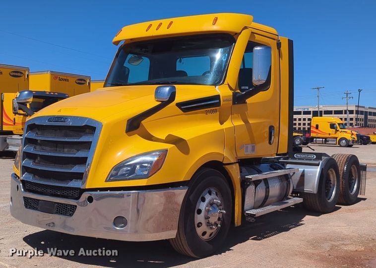 image for item NG9416 2021 Freightliner Cascadia 126 semi truck