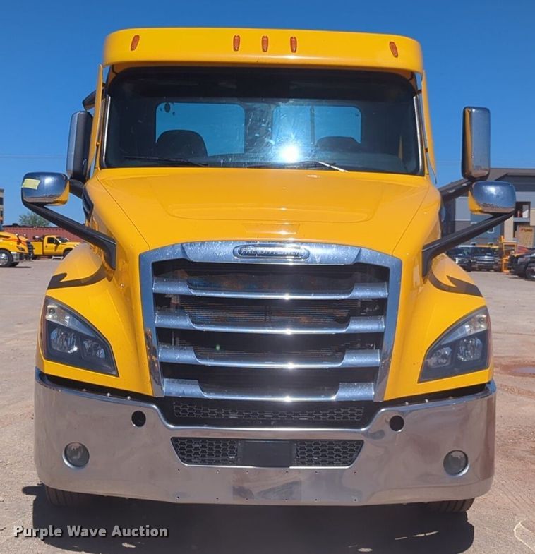 image for item NG9416 2021 Freightliner Cascadia 126 semi truck