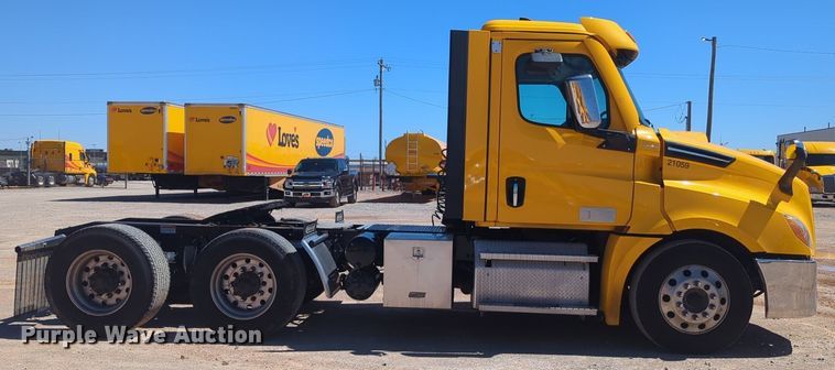 image for item NG9416 2021 Freightliner Cascadia 126 semi truck