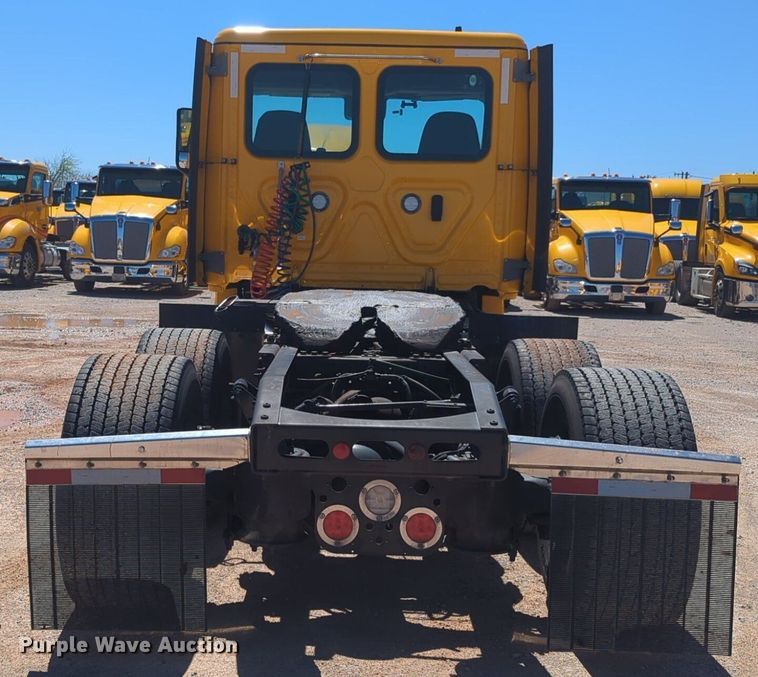 image for item NG9416 2021 Freightliner Cascadia 126 semi truck