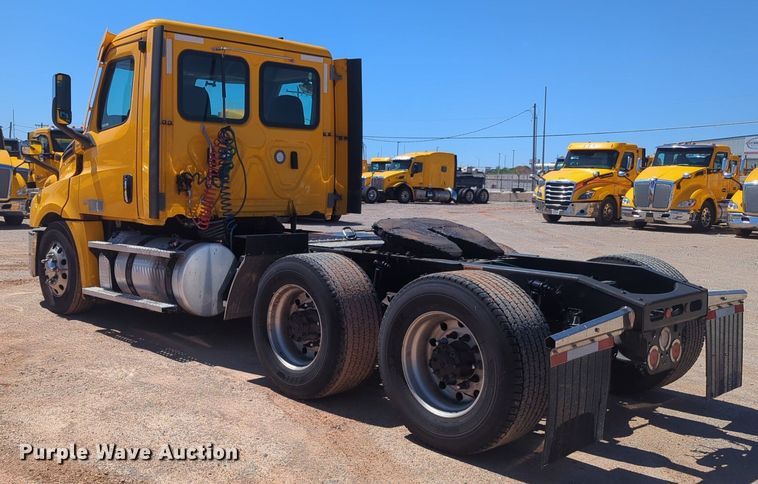 image for item NG9416 2021 Freightliner Cascadia 126 semi truck