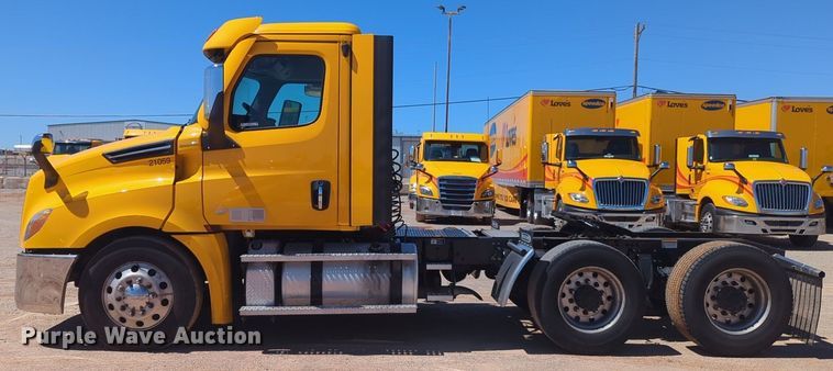 image for item NG9416 2021 Freightliner Cascadia 126 semi truck