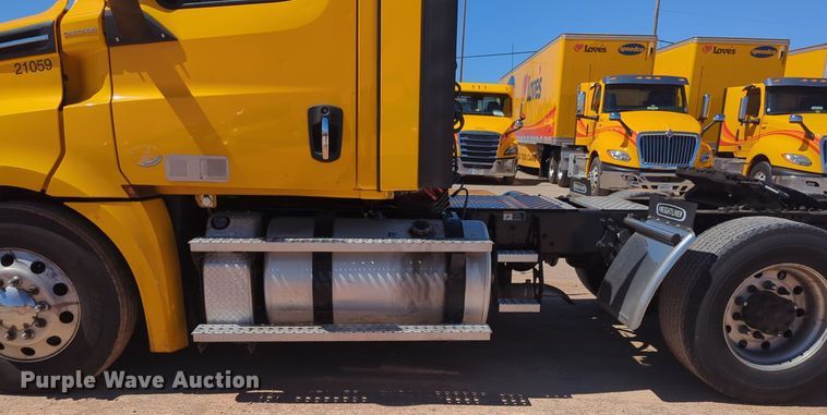 image for item NG9416 2021 Freightliner Cascadia 126 semi truck