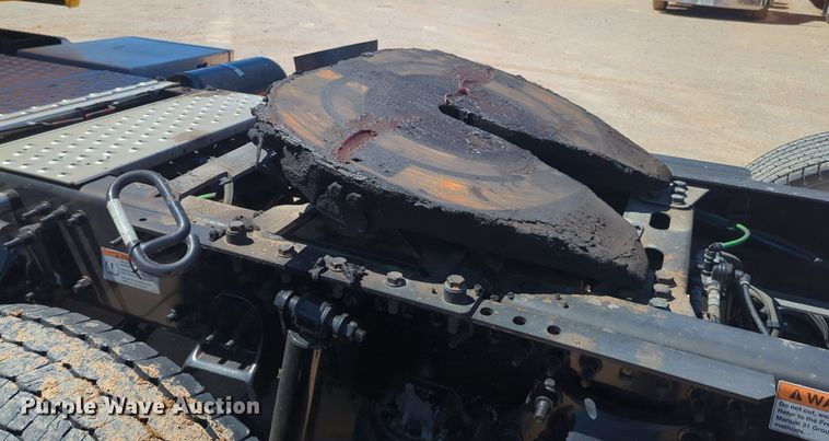 image for item NG9416 2021 Freightliner Cascadia 126 semi truck