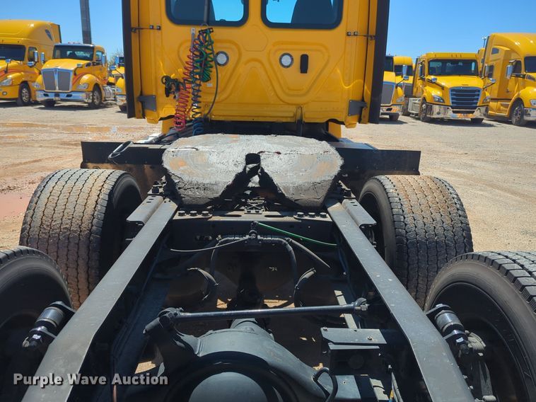 image for item NG9416 2021 Freightliner Cascadia 126 semi truck