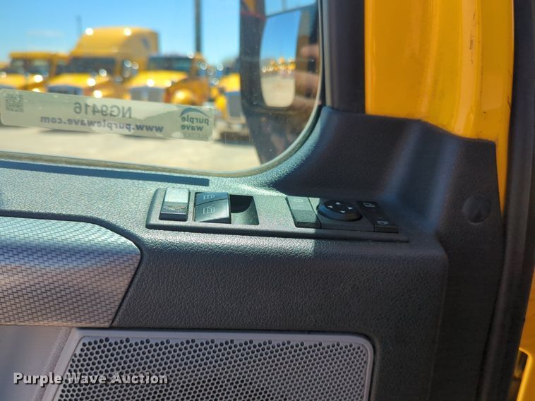 image for item NG9416 2021 Freightliner Cascadia 126 semi truck