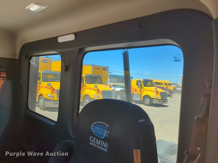 image for item NG9416 2021 Freightliner Cascadia 126 semi truck