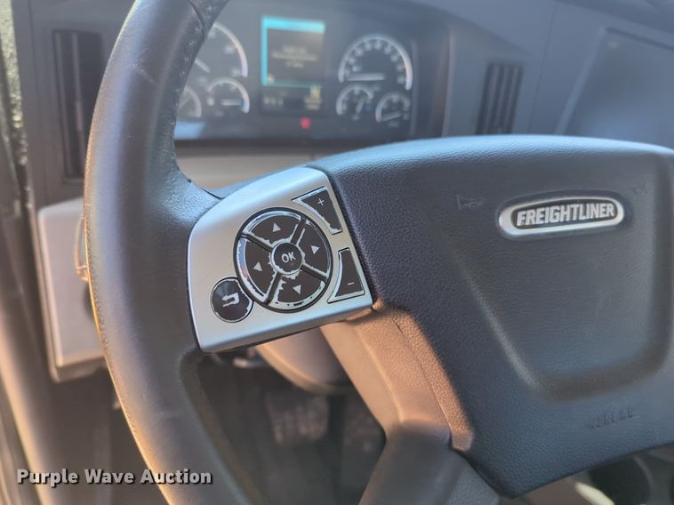 image for item NG9416 2021 Freightliner Cascadia 126 semi truck