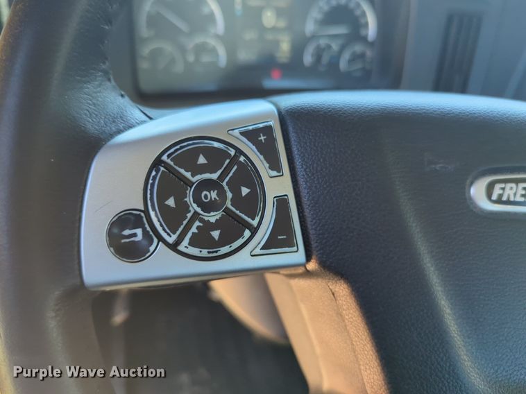 image for item NG9416 2021 Freightliner Cascadia 126 semi truck