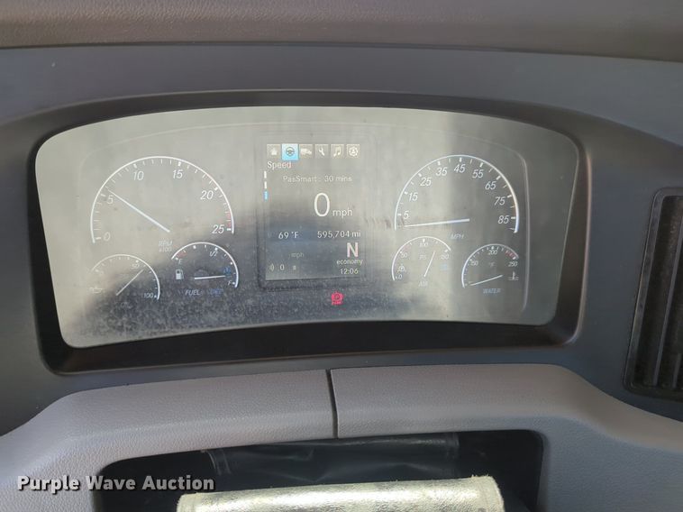 image for item NG9416 2021 Freightliner Cascadia 126 semi truck