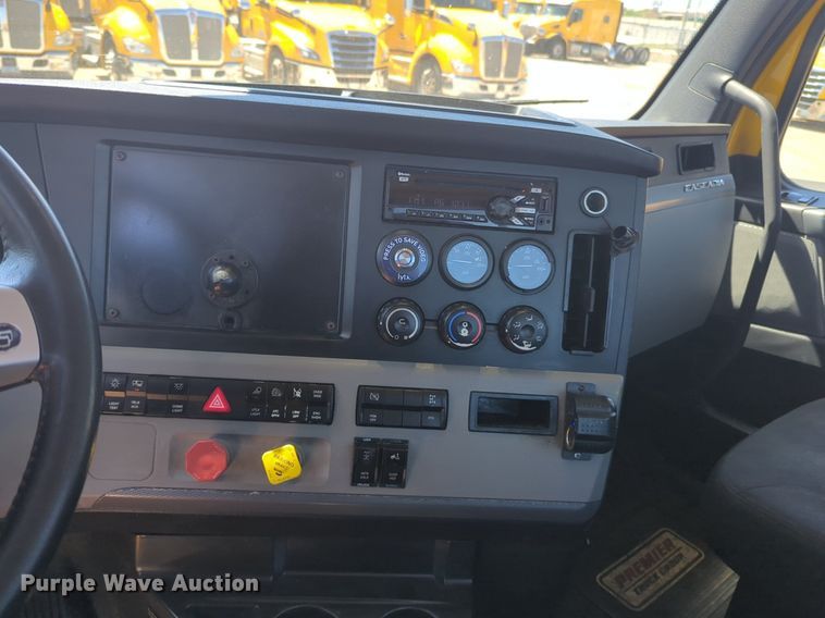 image for item NG9416 2021 Freightliner Cascadia 126 semi truck