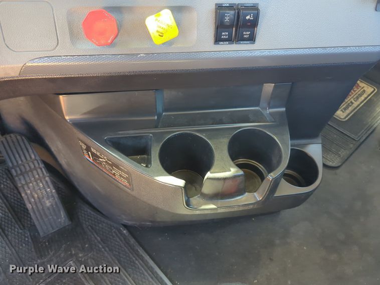 image for item NG9416 2021 Freightliner Cascadia 126 semi truck