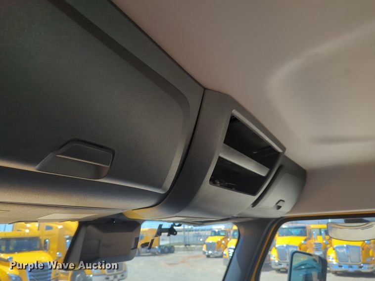 image for item NG9416 2021 Freightliner Cascadia 126 semi truck