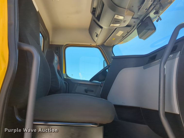 image for item NG9416 2021 Freightliner Cascadia 126 semi truck