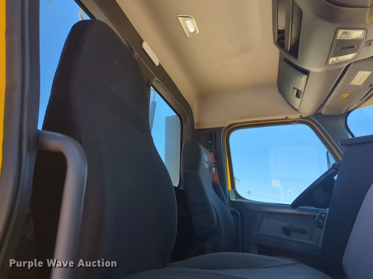 image for item NG9416 2021 Freightliner Cascadia 126 semi truck