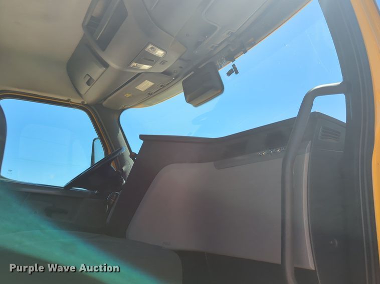 image for item NG9416 2021 Freightliner Cascadia 126 semi truck