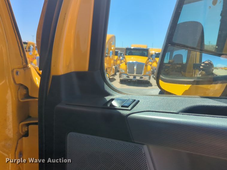 image for item NG9416 2021 Freightliner Cascadia 126 semi truck