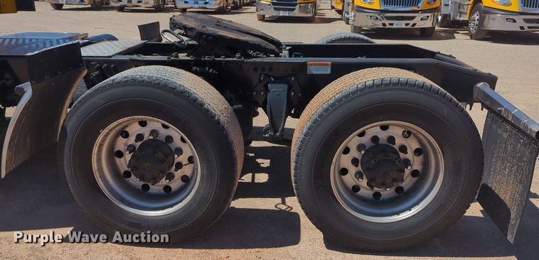 image for item NG9416 2021 Freightliner Cascadia 126 semi truck