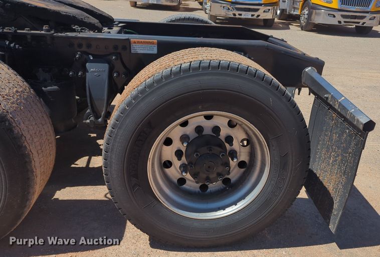 image for item NG9416 2021 Freightliner Cascadia 126 semi truck