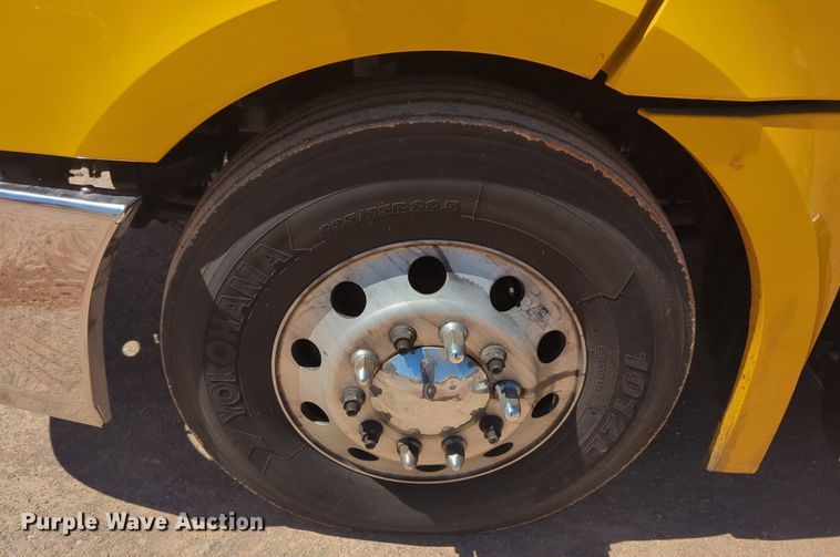 image for item NG9416 2021 Freightliner Cascadia 126 semi truck