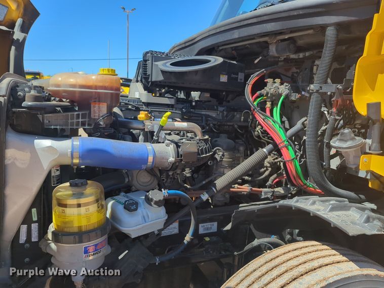 image for item NG9416 2021 Freightliner Cascadia 126 semi truck