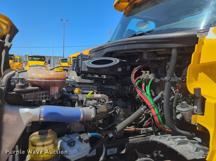 image for item NG9416 2021 Freightliner Cascadia 126 semi truck