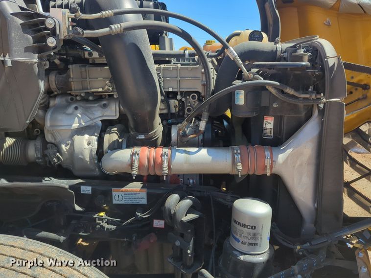 image for item NG9416 2021 Freightliner Cascadia 126 semi truck