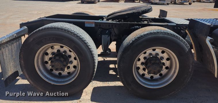 image for item NG9416 2021 Freightliner Cascadia 126 semi truck